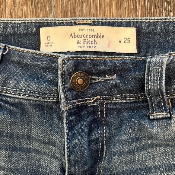 Abercrombie & Fitch Medium Wash Distressed Denim Shorts Girls Size 0 - Picture 6 of 8